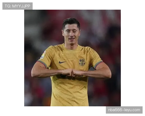 莱万多夫斯基表现稳健荣膺2023年度欧洲金靴