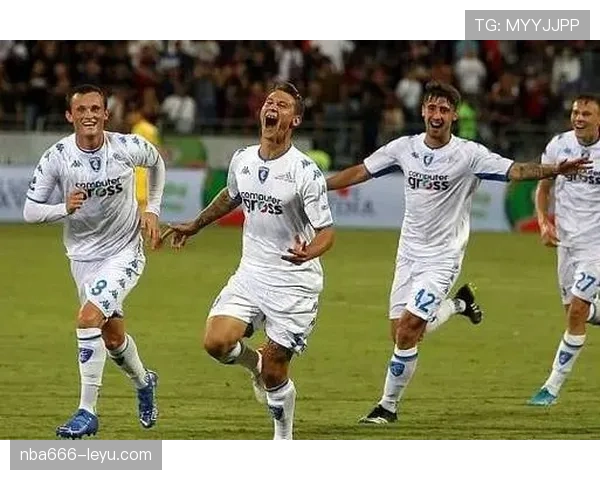 本周末顶级足球赛前瞻:强强对话引爆绿茵场,关键球员复出成胜负手 本周末顶级足球赛前瞻:强强对话引爆绿茵场,关键球员复出成胜负手