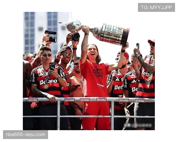 南美足球经典对决战火重燃，传奇球队重聚引爆球迷期待