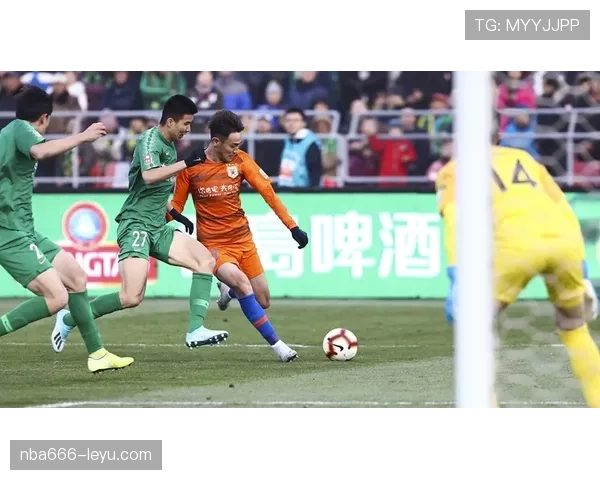 加拉塔萨雷边路进攻犀利，稳健发挥斩获关键胜利