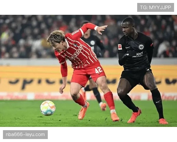 法兰克福关键球员近期表现稳健,攻防两端持续提升 法兰克福关键球员近期表现稳健,攻防两端持续提升