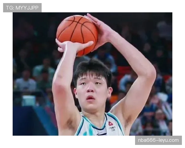 杨瀚森无球跑动拉开空位,较上季外线威胁增强 杨瀚森无球跑动拉开空位,较上季外线威胁增强